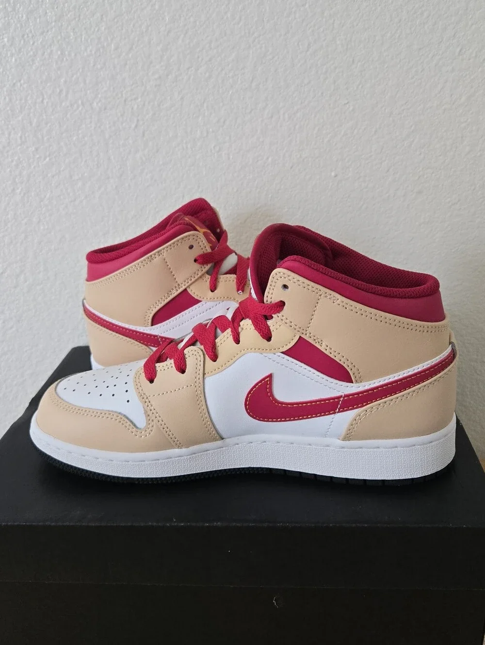 Air Jordan 1 Mid GS Light Curry‎ Cardinal Res size 7Y Women size 8.5 554725-201